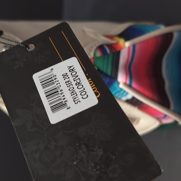 Cowgirl Trendy Women's Western Ivory Concealed Carry Crossbody Bag. - Picture 6 of 16